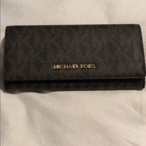 Michael Kors Travel Flap Carryall Wallet Logo